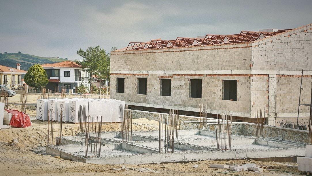 Lüks konut projesi altyapı tesisatı ve taş duvar çevre düzenlemesi imalatı.