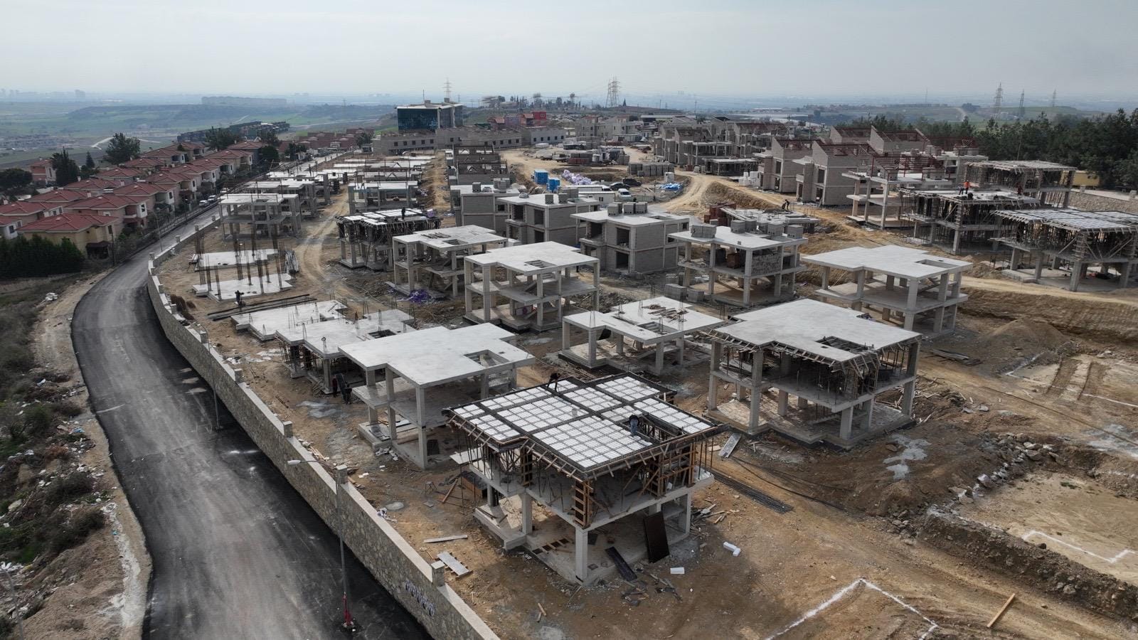 Anahtar teslim villa inşaatında demir kalıp malzeme ve bütçe yönetimi.