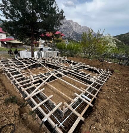 Betonarme mütemadi temel imalatı — Pozantı müstakil ev projesi
